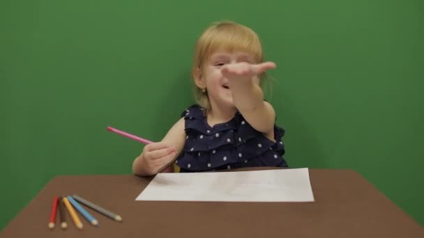Chica Mesa Educación Feliz Niña Tres Años Linda Chica Sonriendo — Vídeos de Stock