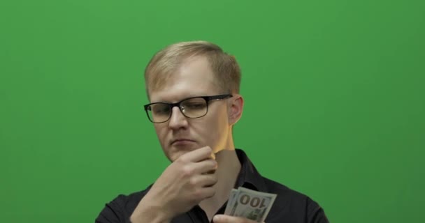 Man received paper money for a major deal. Counting money green screen — Stock Video