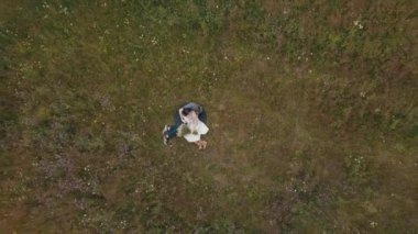 Genç çift birlikte. İlişki ve aşk. Mutluyum. Aşık bir adam ve kadın