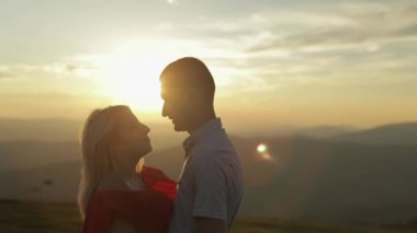 Genç çift birlikte. İlişki ve aşk. Mutluyum. Aşık bir adam ve kadın