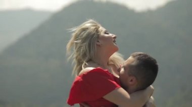 Genç çift birlikte. İlişki ve aşk. Mutluyum. Aşık bir adam ve kadın