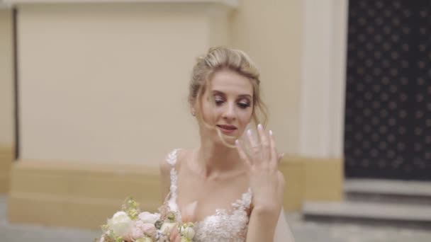 Beautiful and lovely bride. Pretty and well-groomed woman. Slow motion — Stock Video