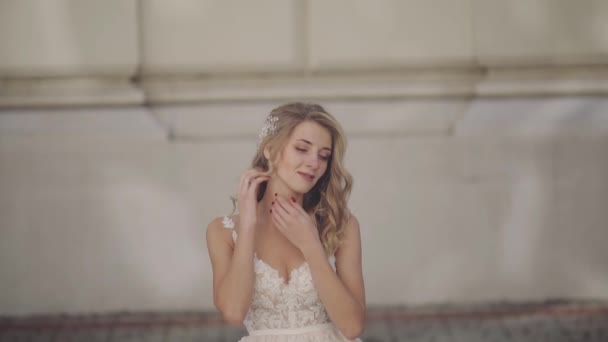 Beautiful and lovely bride. Pretty and well-groomed woman. Slow motion — Stock Video