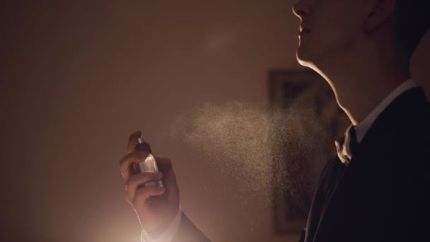 Groom splits the perfume on himself. Wedding day. Slow motion — Stock Video