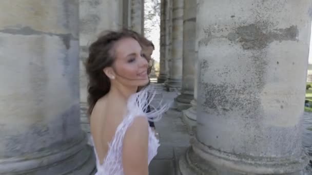 Un couple. Charmant marié et mariée. Bonne famille. Homme et femme amoureux — Video