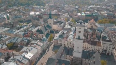 Aerial City Lviv, Ukrayna. Avrupa şehri. Şehrin Popüler Alanları. Belediye Binası