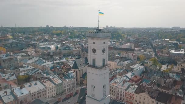 Aerial City Lviv, Ucrania. Ciudad Europea. Áreas Populares de la Ciudad. Ayuntamiento — Vídeos de Stock