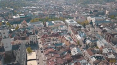 Aerial City Lviv, Ukrayna. Avrupa şehri. Şehrin Popüler Alanları. Belediye Binası