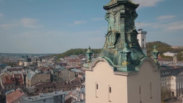 Miasto lotnicze Lwów, Ukraina. Europejskie Miasto. Popularne dzielnice miasta. Urząd Miasta — Wideo stockowe