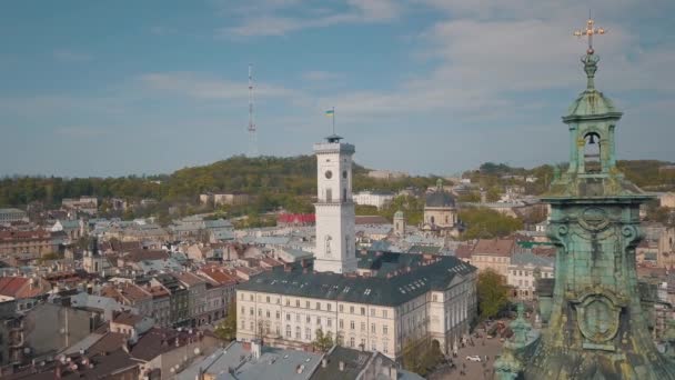 Aerial City Lviv, Ucrânia. Cidade Europeia. Áreas Populares da Cidade. Câmara Municipal — Vídeo de Stock