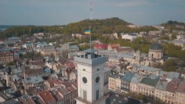 Aerial City Lviv, Ukrayna. Avrupa şehri. Şehrin Popüler Alanları. Belediye Binası