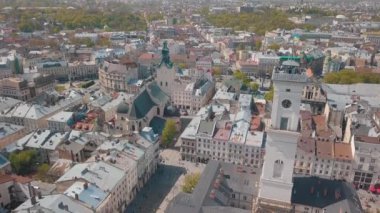 Aerial City Lviv, Ukrayna. Avrupa şehri. Şehrin Popüler Alanları. Belediye Binası