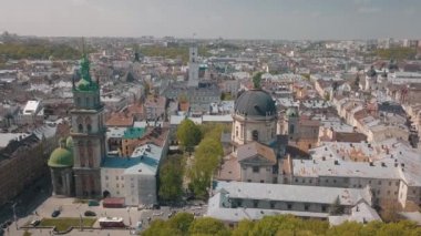 Lvov, Ukrayna. Aerial City Lviv, Ukrayna. Eski şehrin panoraması. Dominik