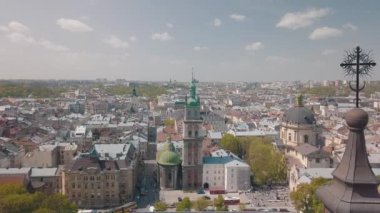 Lvov, Ukrayna. Aerial City Lviv, Ukrayna. Eski şehrin panoraması. Dominik