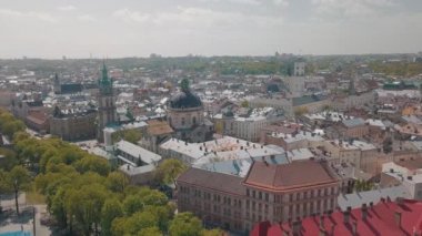 Lvov, Ukrayna. Aerial City Lviv, Ukrayna. Eski şehrin panoraması. Dominik