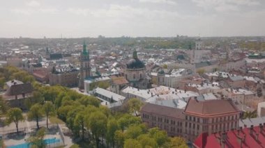 Lvov, Ukrayna. Aerial City Lviv, Ukrayna. Eski şehrin panoraması. Dominik