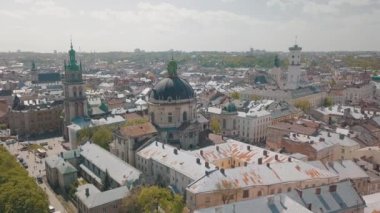 Lvov, Ukrayna. Aerial City Lviv, Ukrayna. Eski şehrin panoraması. Dominik