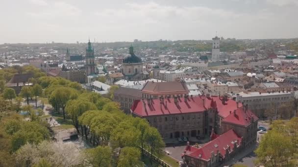 Lvov, Ucrania. Aerial City Lviv, Ucrania. Panorama del casco antiguo. Dominicanas — Vídeos de Stock