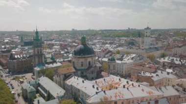 Lvov, Ukrayna. Aerial City Lviv, Ukrayna. Eski şehrin panoraması. Dominik