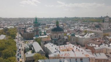 Lvov, Ukrayna. Aerial City Lviv, Ukrayna. Eski şehrin panoraması. Dominik