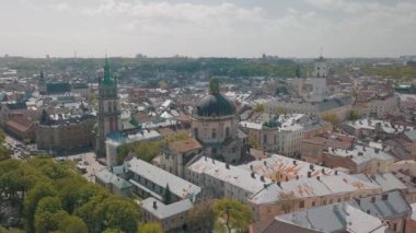 Lvov, Ukrayna. Aerial City Lviv, Ukrayna. Eski şehrin panoraması. Dominik