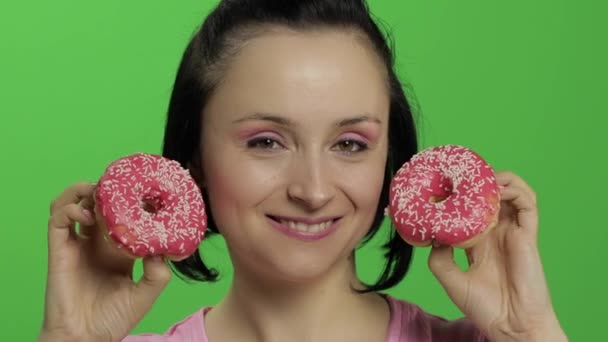 Happy beautiful young girl posing and having fun with donuts. Chroma key — Stock Video
