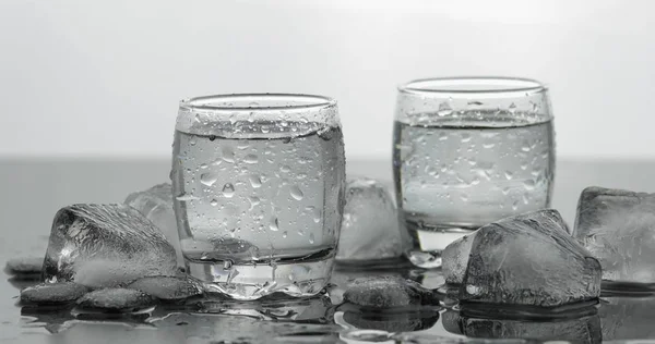 Tiros de vodka em copos. Fundo branco — Fotografia de Stock