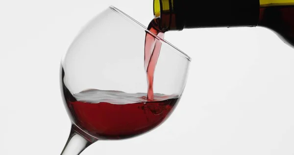 Rose bort. Fehér borban borpohárban öntsünk vörösbort — Stock Fotó