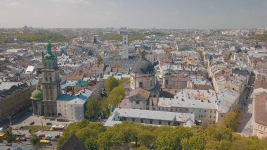 Lvov, Ukrayna. Aerial City Lviv, Ukrayna. Eski şehrin panoraması. Dominik