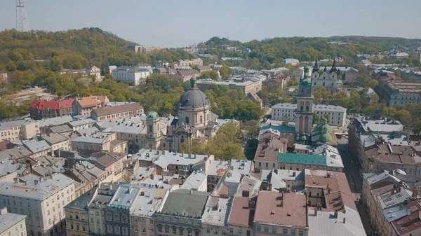Aerial City Lviv, Ukraine. La ville européenne. Quartiers populaires de la ville. Dominicaine — Photo