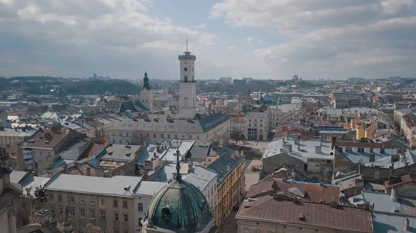 Antenne stad Lviv, Oekraïne. Cultuurstad. Populaire gebieden van de stad. Daken — Stockfoto