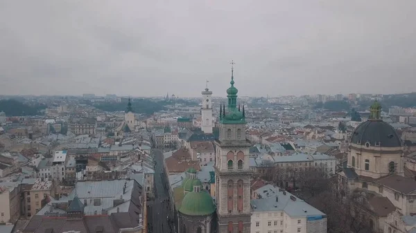 Anténa město Lvov, Ukrajina. Evropské město. Oblíbené části města — Stock fotografie