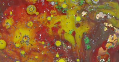 Soyut psychedelic arka plan. Çok renkli bir sıvıdaki mürekvin yavaş hareketi