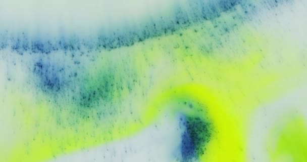 Abstract psychedelic background. Slow movement of ink in a multicolored liquid — Stock Video