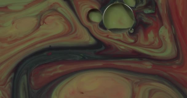 Fondo psicodélico abstracto. Movimiento lento de la tinta en un líquido multicolor — Vídeo de stock