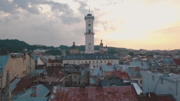 Aerial City Lviv, Ucrânia. Cidade Europeia. Áreas Populares da Cidade. Câmara Municipal — Vídeo de Stock