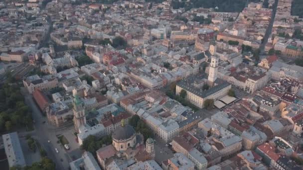 Aerial City Lviv, Ucrania. Ciudad Europea. Áreas Populares de la Ciudad. Ayuntamiento — Vídeos de Stock