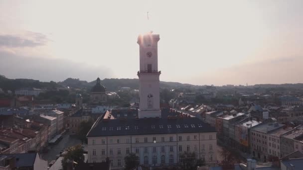 Aerial City Lviv, Ukrajna. Európai Város. Népszerű területek a városban. Városháza — Stock videók