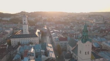 Aerial City Lviv, Ukrayna. Avrupa şehri. Şehrin Popüler Alanları. Belediye Binası