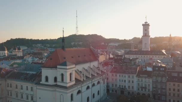 Aerial City Lviv, Ucrania. Ciudad Europea. Áreas Populares de la Ciudad. Ayuntamiento — Vídeos de Stock