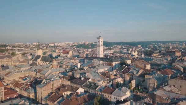 Aerial City Lviv, Ucrania. Ciudad Europea. Áreas Populares de la Ciudad. Ayuntamiento — Vídeos de Stock