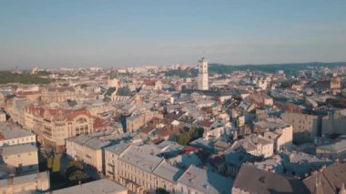Aerial City Lviv, Ukrayna. Avrupa şehri. Şehrin Popüler Alanları. Belediye Binası