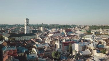 Aerial City Lviv, Ukrayna. Avrupa şehri. Şehrin Popüler Alanları. Belediye Binası