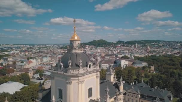 Widok z lotu ptaka St. Jura Katedra św Georges Kościół w mieście Lwów, Ukraina — Wideo stockowe