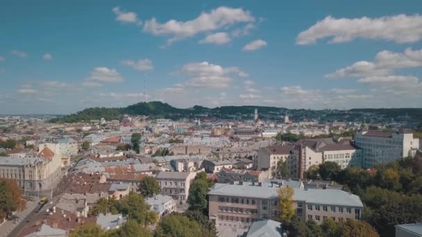 Aerial City Lviv, Ukrajna. Európai város. A régi európai város középső része — Stock videók