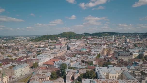 Luchtstad Lviv, Oekraïne. Europese stad. Centraal deel van de oude Europese stad — Stockvideo