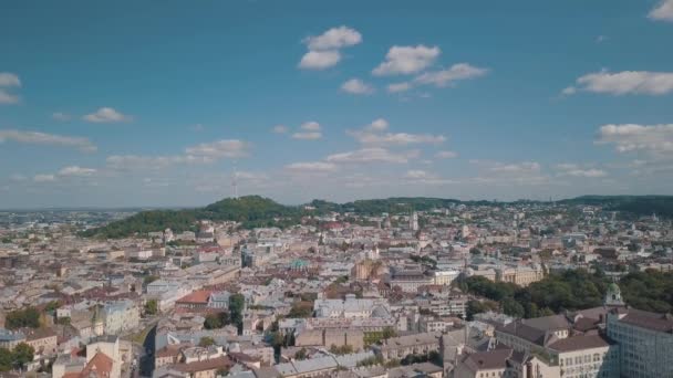 Aerial City Lviv, Ucrania. Ciudad Europea. Parte central de la vieja ciudad europea — Vídeos de Stock