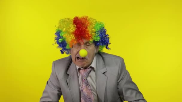 老小丑商人企业家老板做鬼脸.复制空间 — 图库视频影像