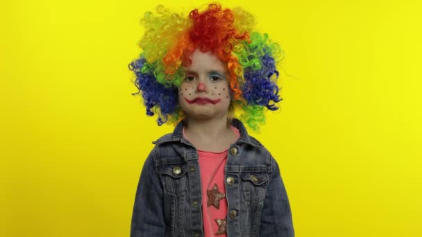 Little child girl clown in colorful wig receives money income in banknotes dollar cash. Smiling — Stock Video