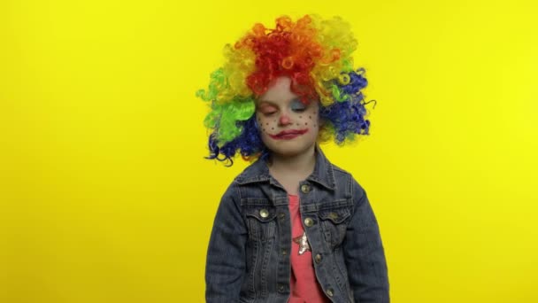 Little child girl clown in colorful wig. Money dollar cash banknotes income falls from above — Stock Footage Little child girl clown in colorful wig. Money dollar cash banknotes income falls from above Royalty Free Stock Footage